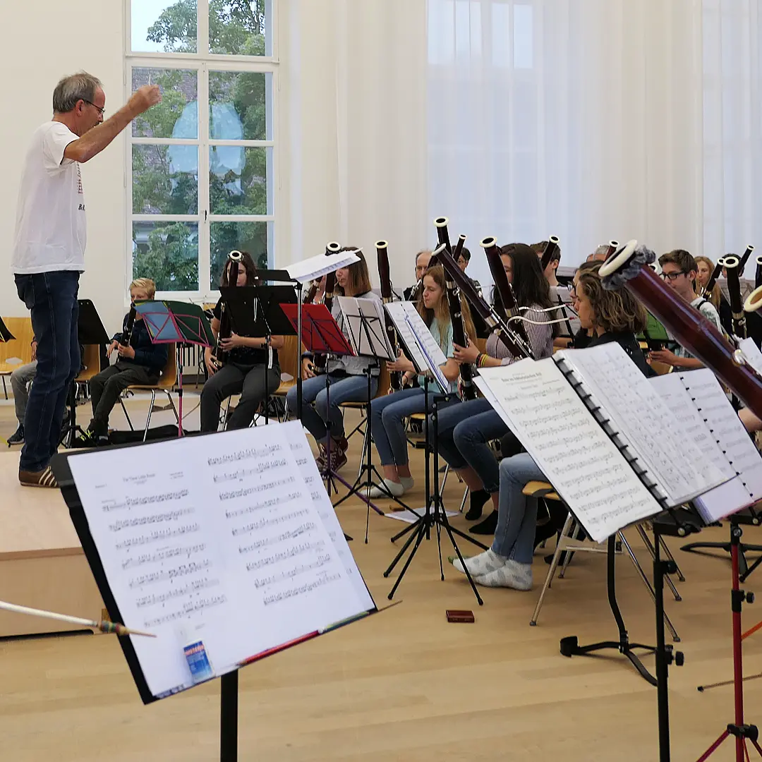 Fagottiade: ein dreitägiges Treffen von Fagottspieler:innen, Laien und Profis, die unter professioneller Leitung mehrstimmige Fagottliteratur einstudieren – fagottiade.ch