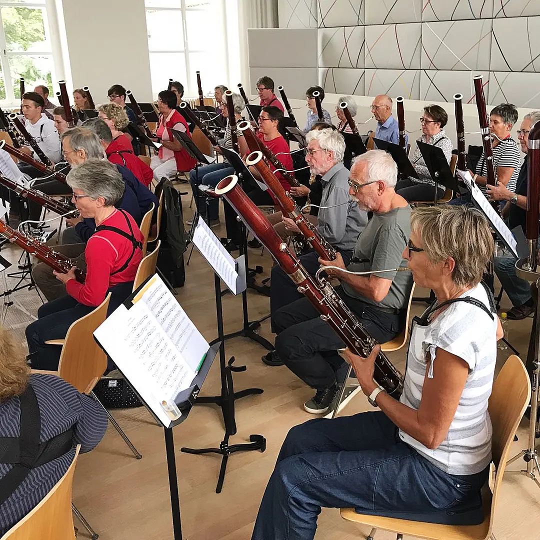 Fagottiade: ein dreitägiges Treffen von Fagottspieler:innen, Laien und Profis, die unter professioneller Leitung mehrstimmige Fagottliteratur einstudieren – fagottiade.ch