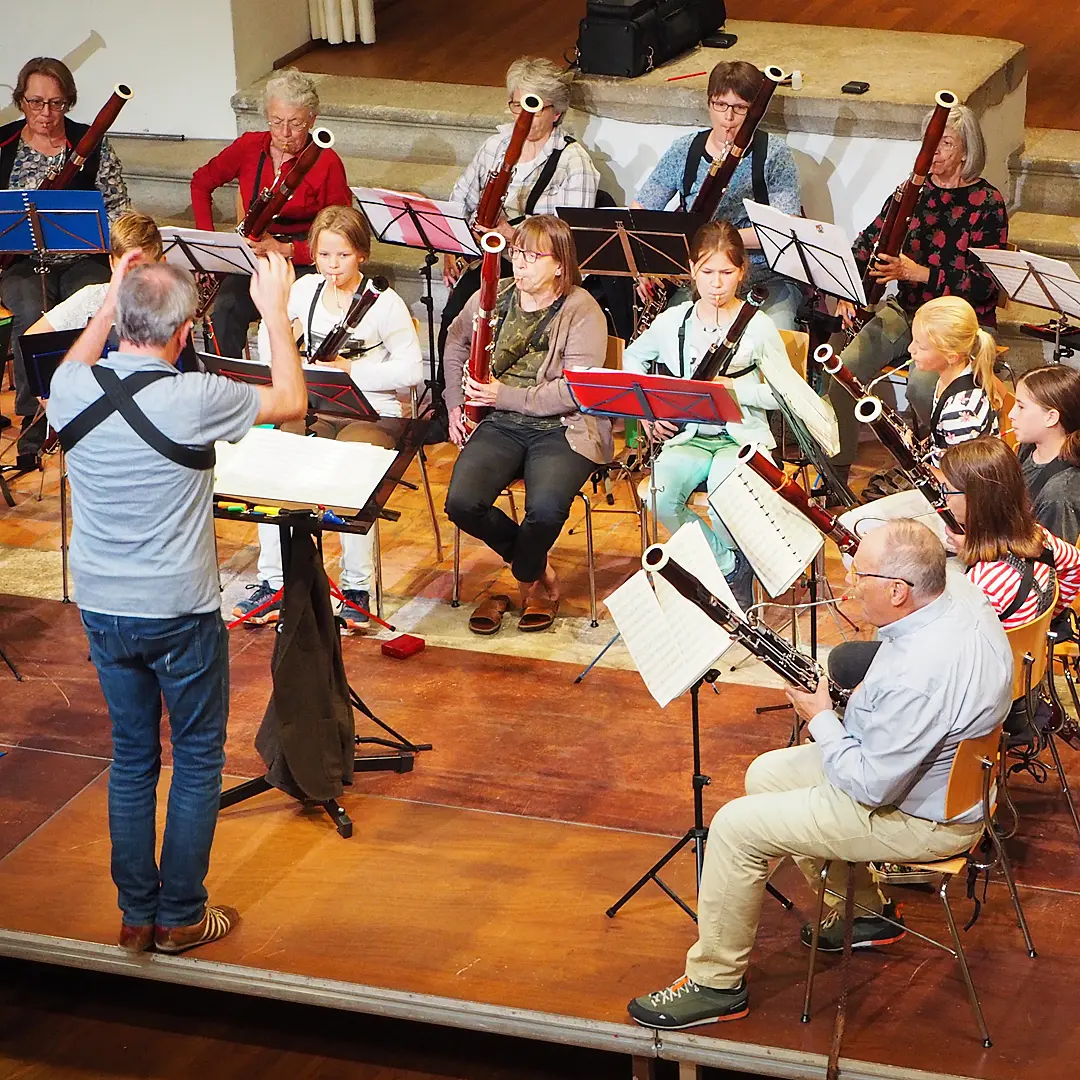 Fagottiade: ein dreitägiges Treffen von Fagottspieler:innen, Laien und Profis, die unter professioneller Leitung mehrstimmige Fagottliteratur einstudieren – fagottiade.ch